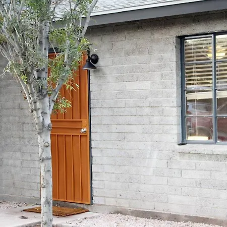 Adorable Ground Level Boho Studio Blocks From Dwntn-C